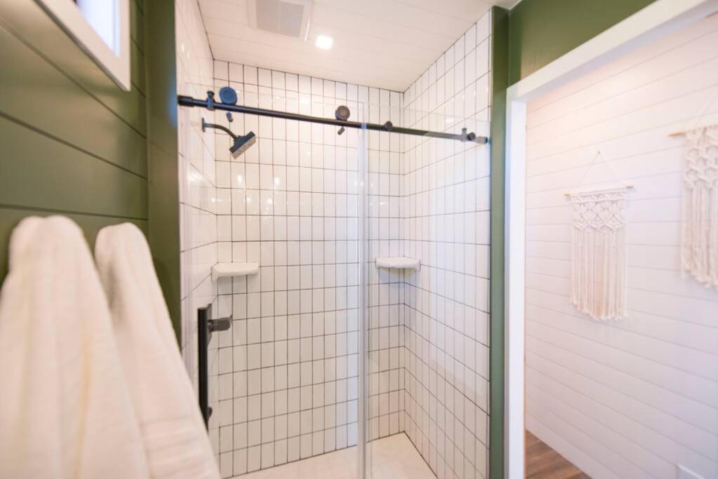 Container Home With Rooftop Views And Pickleball-Pecan Grove Bellmead Εξωτερικό φωτογραφία