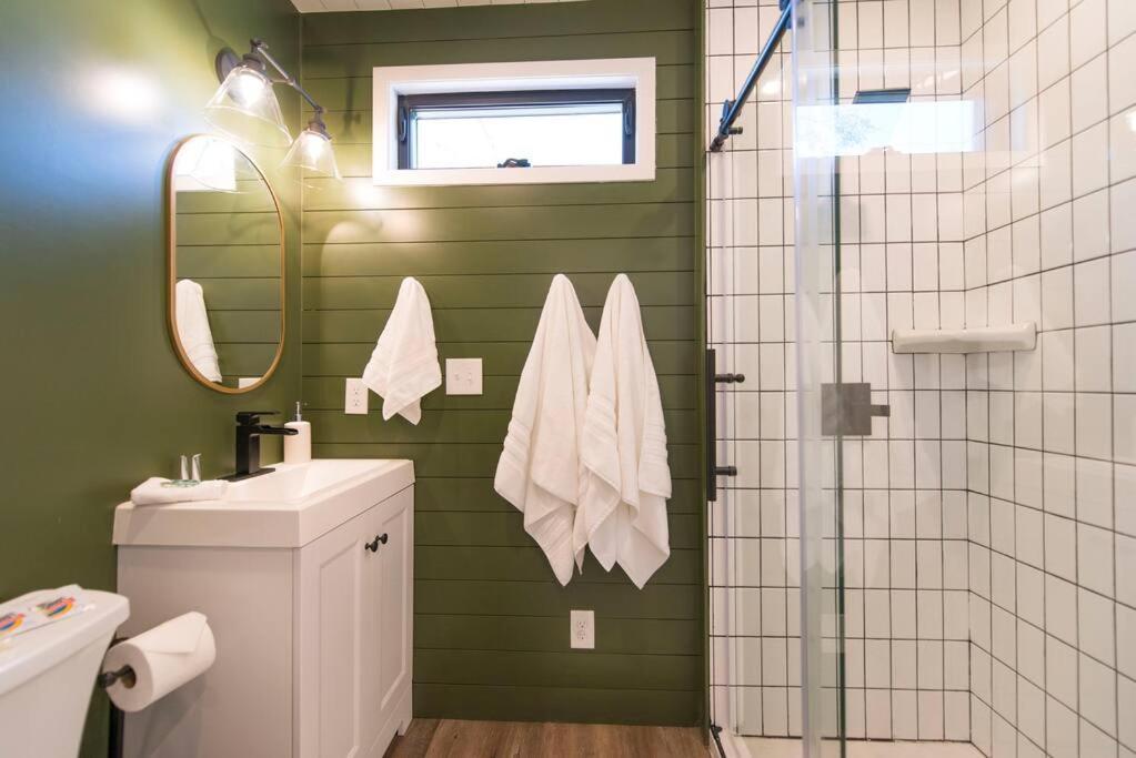 Container Home With Rooftop Views And Pickleball-Pecan Grove Bellmead Εξωτερικό φωτογραφία