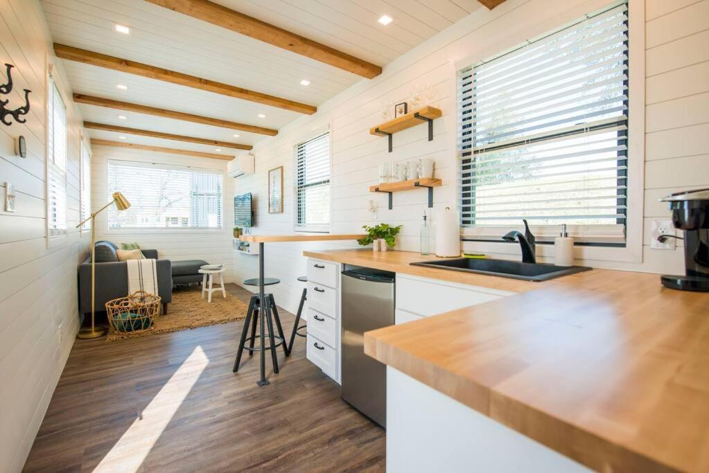 Container Home With Rooftop Views And Pickleball-Pecan Grove Bellmead Εξωτερικό φωτογραφία