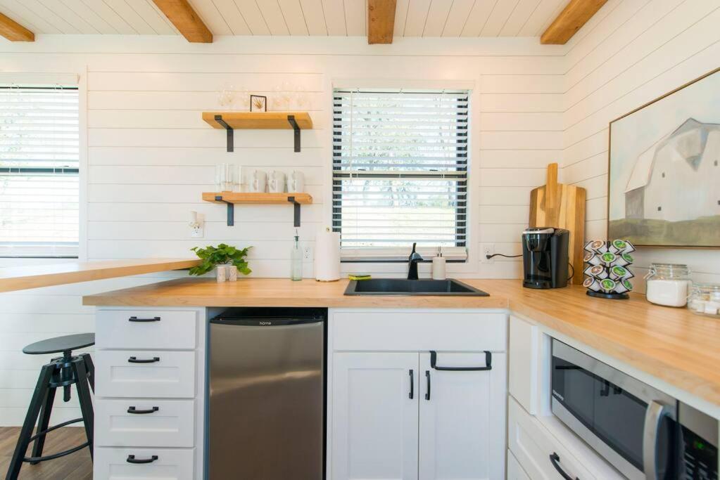 Container Home With Rooftop Views And Pickleball-Pecan Grove Bellmead Εξωτερικό φωτογραφία