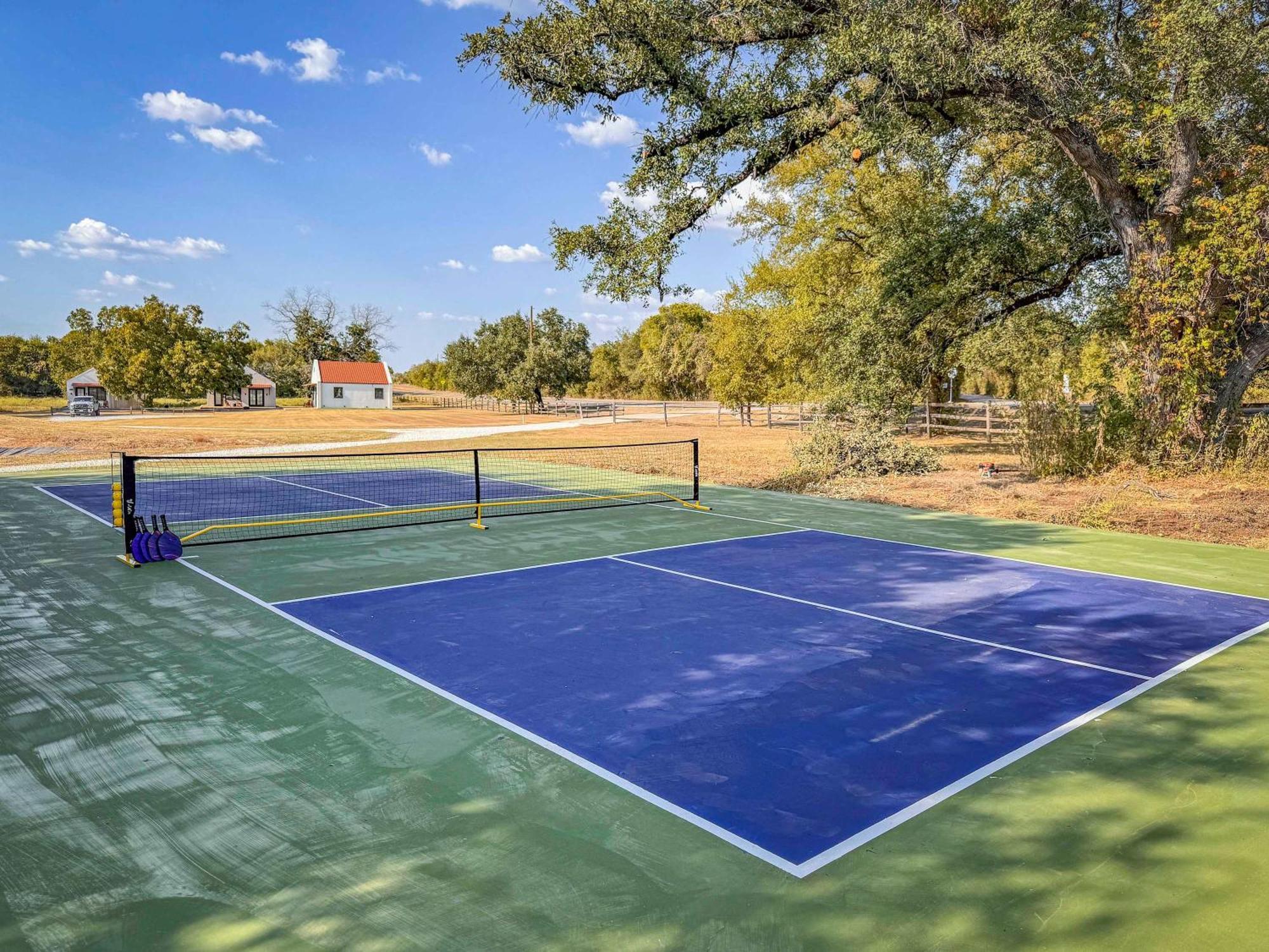 Container Home With Rooftop Views And Pickleball-Pecan Grove Bellmead Εξωτερικό φωτογραφία