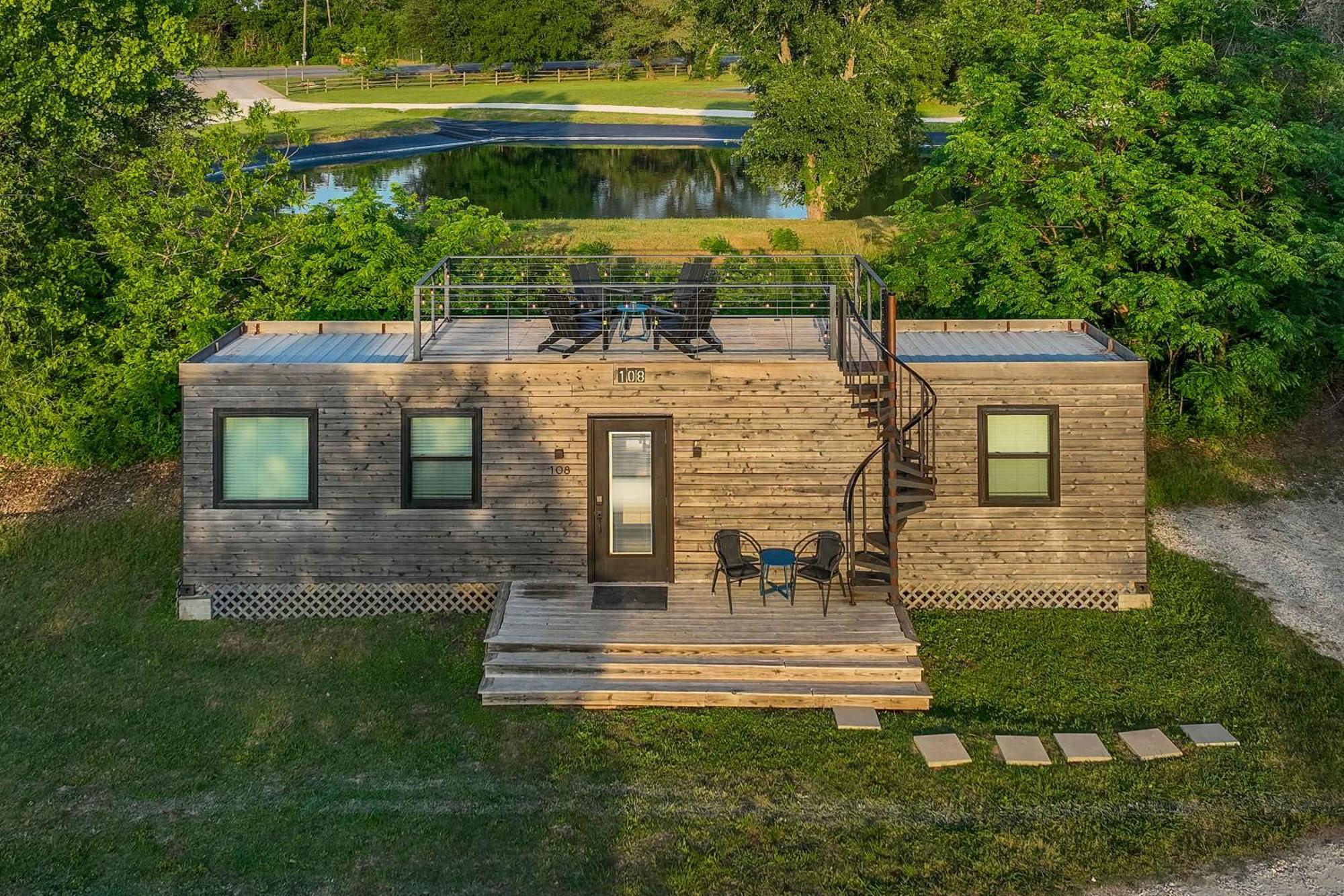 Container Home With Rooftop Views And Pickleball-Pecan Grove Bellmead Εξωτερικό φωτογραφία