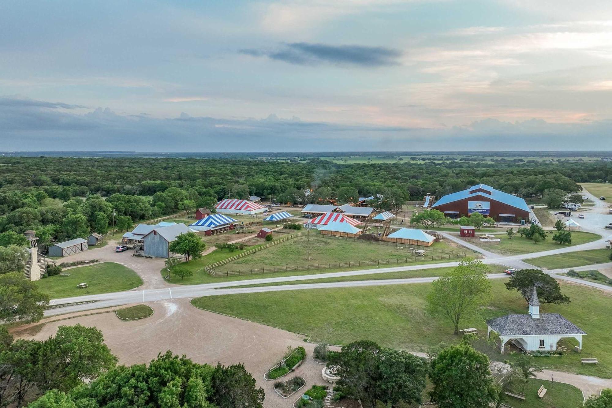 Container Home With Rooftop Views And Pickleball-Pecan Grove Bellmead Εξωτερικό φωτογραφία