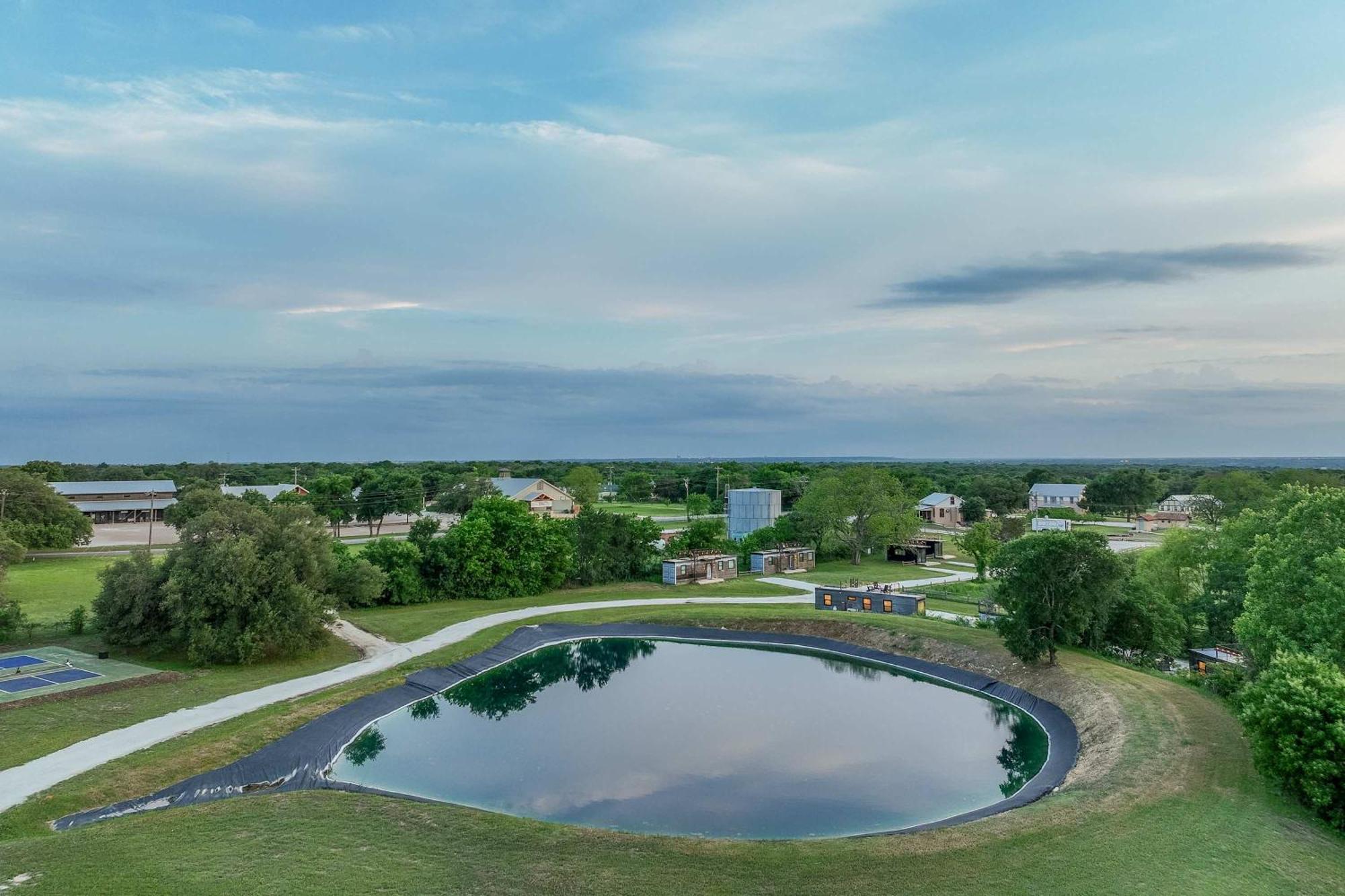 Container Home With Rooftop Views And Pickleball-Pecan Grove Bellmead Εξωτερικό φωτογραφία