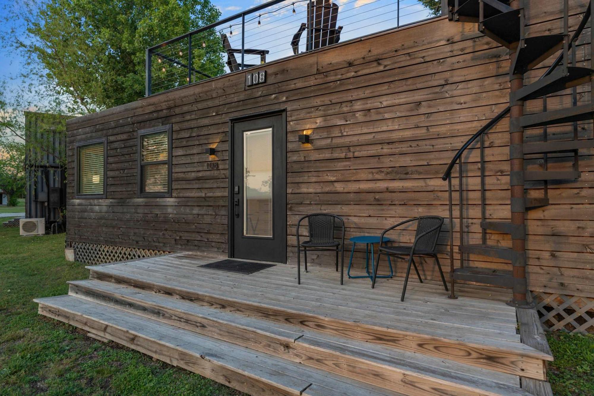 Container Home With Rooftop Views And Pickleball-Pecan Grove Bellmead Εξωτερικό φωτογραφία