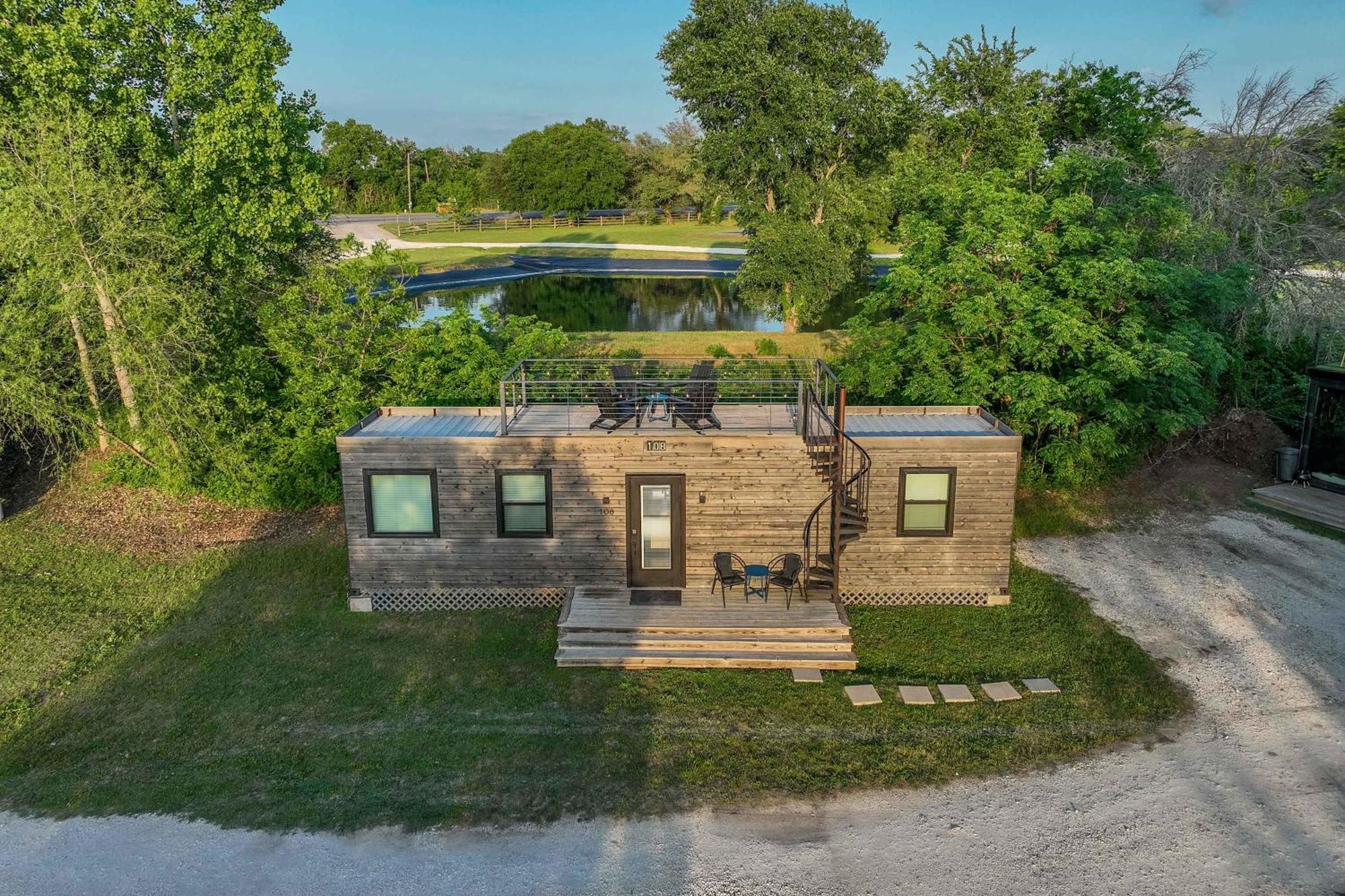 Container Home With Rooftop Views And Pickleball-Pecan Grove Bellmead Εξωτερικό φωτογραφία
