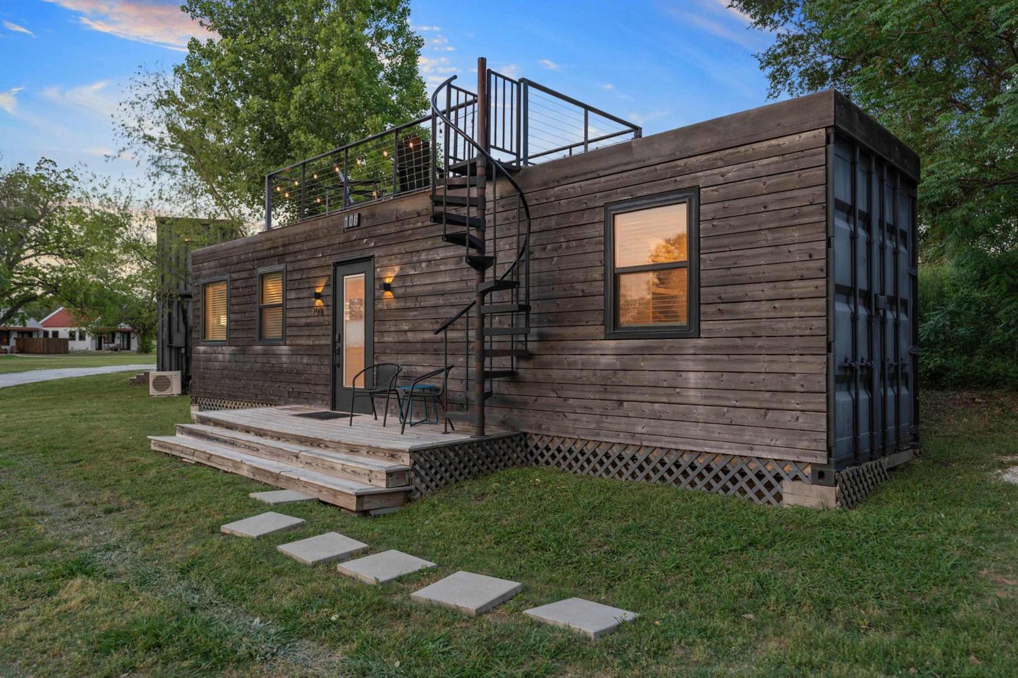 Container Home With Rooftop Views And Pickleball-Pecan Grove Bellmead Εξωτερικό φωτογραφία